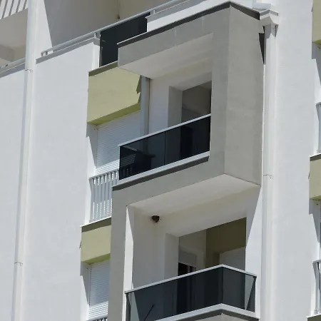 Nihon * 特雷比涅